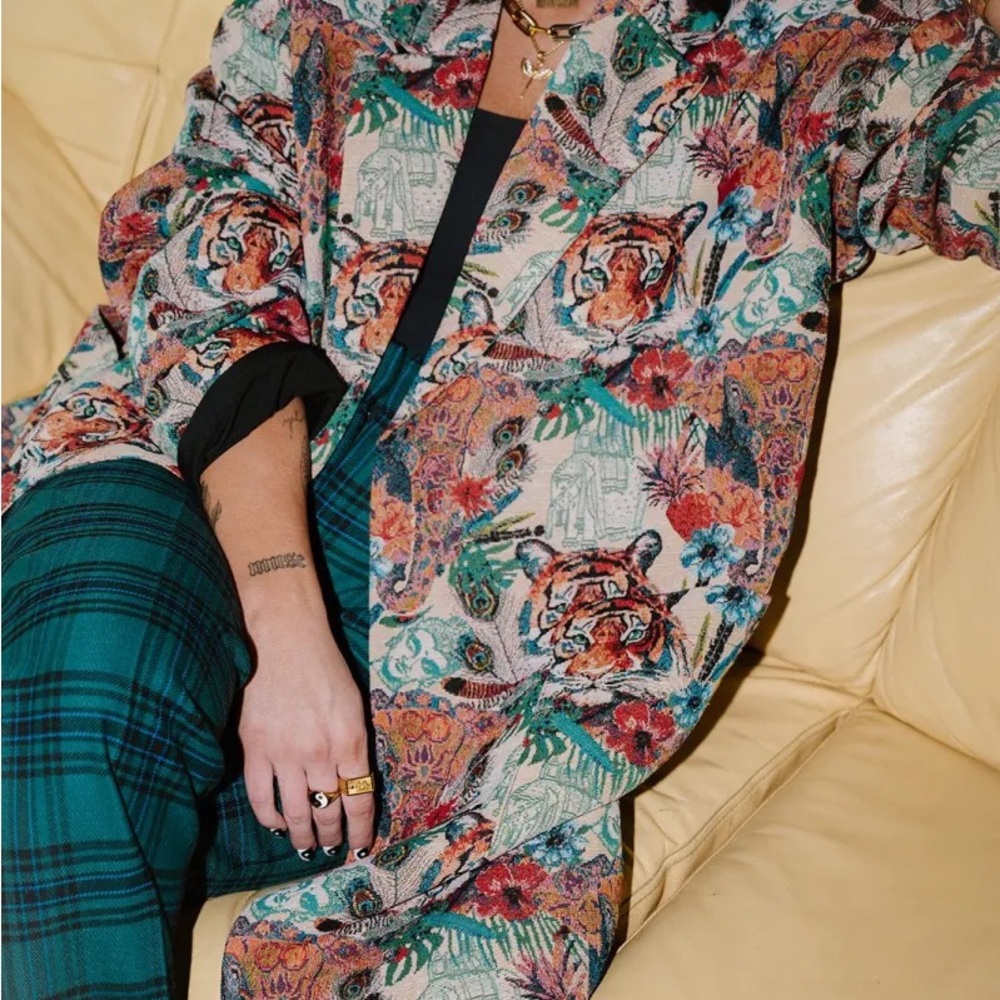 Dressed in LALA Scorpio Coat in Wild Soul Jacquard Small/Medium NWOT - Picture 2 of 5